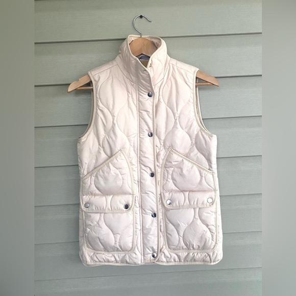J. CREW Quilted warm signature puffer Excursion Vest cream EUC women’s sz xxs - Picture 1 of 15